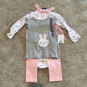 NWT 24m 4 piece girl outfit.  Baby favorite.